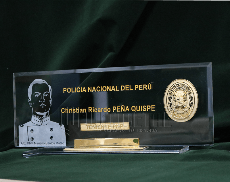 PORTA NOMBRE DE VIDRIO O ROTULO CON LOGO PNP Y HEROE PNP PORTA NOMBRE DE VIDRIO O ROTULO CON LOGO PNP Y HEROE PNP