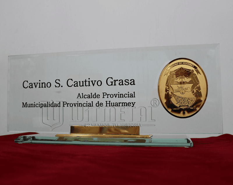 PORTA NOMBRE DE VIDRIO O ROTULO CON LOGOTIPO PORTA NOMBRE DE VIDRIO O ROTULO CON LOGOTIPO