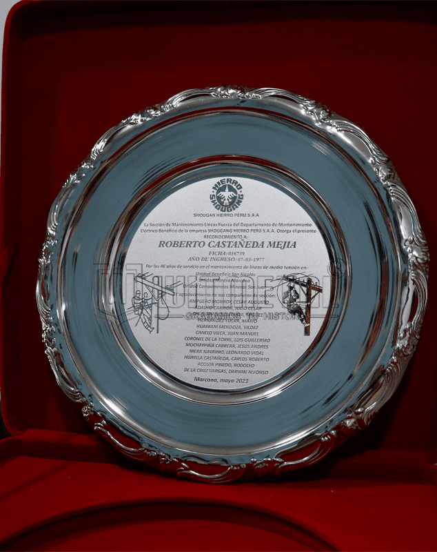 Plato-recordatorio-de-plaque--orla-grabado-bajo-y-alto-relieve Plato-recordatorio-de-plaque--orla-grabado-bajo-y-alto-relieve