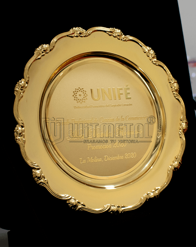 Plato-recordatorio-de-plaque-personalizado-dorado Plato-recordatorio-de-plaque-personalizado-dorado