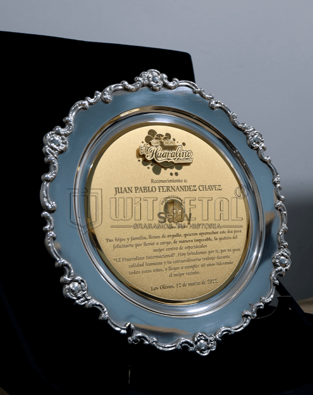 Plato-recordatorio-de-plaque-personalizado-modelo-Festoneada-centro-dorado Plato-recordatorio-de-plaque-personalizado-modelo-Festoneada-centro-dorado