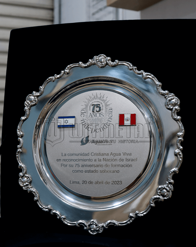 Plato-recordatorio-de-plaque-personalizado-modelo-Festoneada-log-pintado Plato-recordatorio-de-plaque-personalizado-modelo-Festoneada-log-pintado