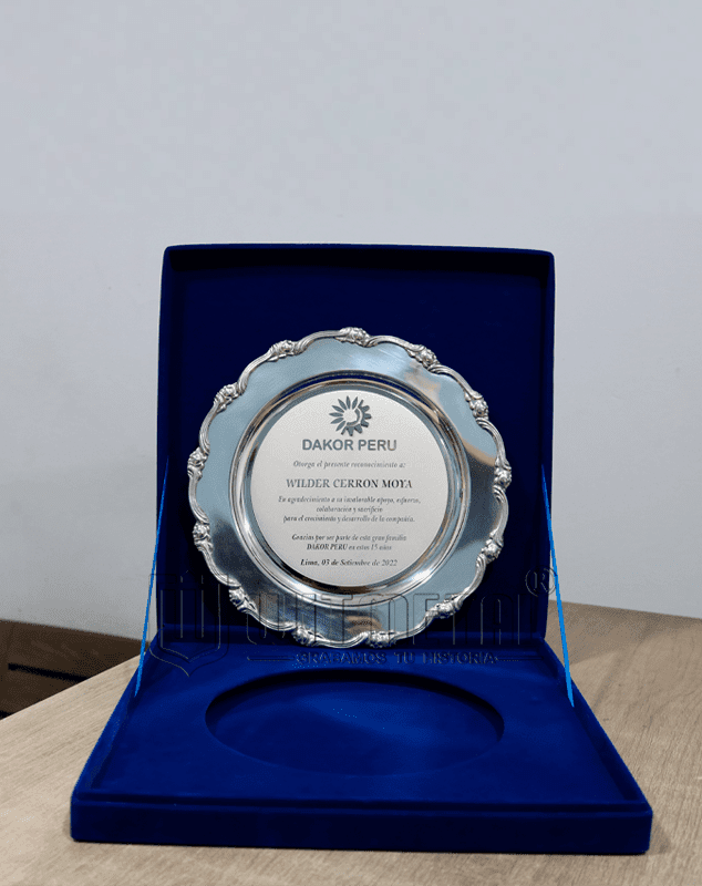 estuche-azul--con-plato-recordatorio estuche-azul--con-plato-recordatorio